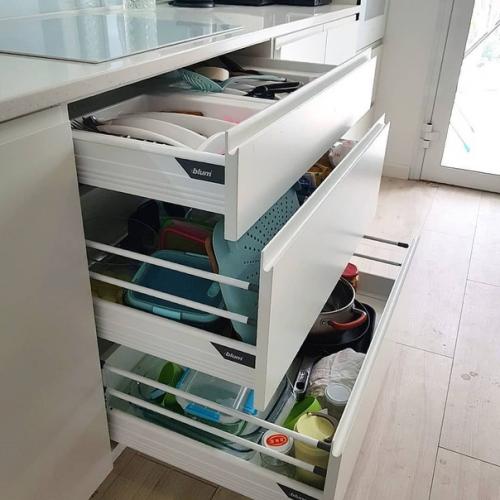 У меня просто белая кухня. 07