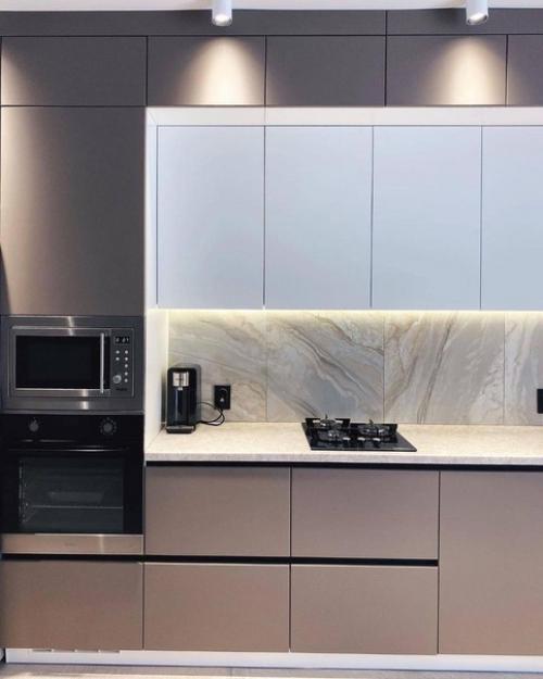 Красивая современная кухня сразу после монтажа. 02