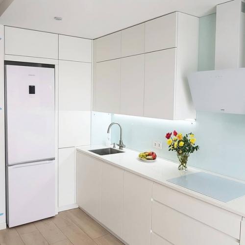 У меня просто белая кухня. 01