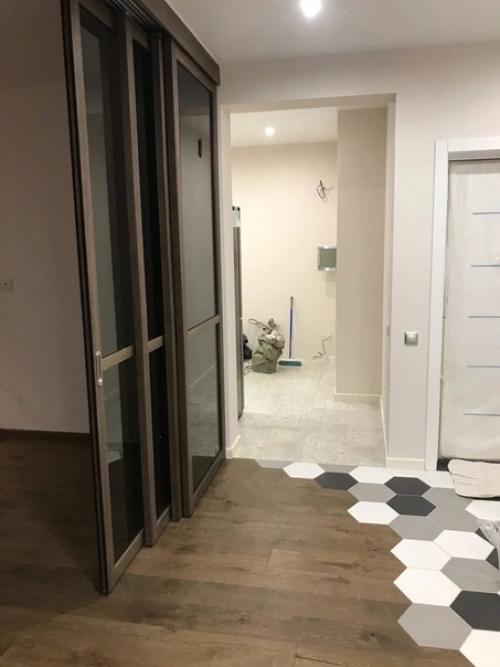 Мужчина потратил кучу денег и сил, чтобы сделать в новостройке квартиру мечты. 04