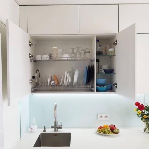 У меня просто белая кухня. 08