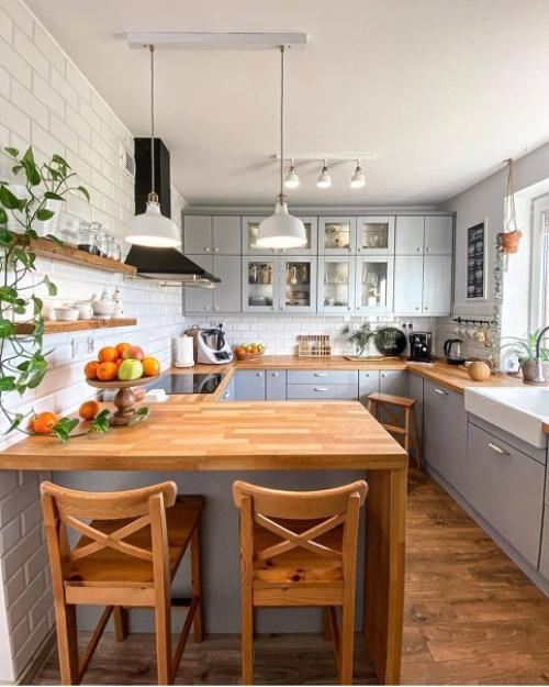 Очень уютно и много света. 01