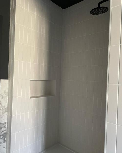 Ванная комната в загородном доме на мансардным этаже. 03