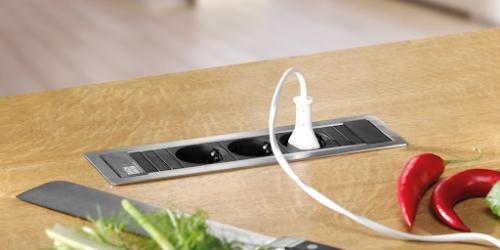 Скрытые в полу розетки - отличный способ избежать большого количества проводов и удлинителей в просторных помещениях. 04