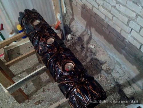 Таким образом, если немного доработать обыкновенное бревно, то может получиться очень интересная по дизайну люстра. 04