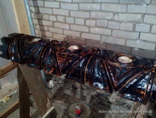 Таким образом, если немного доработать обыкновенное бревно, то может получиться очень интересная по дизайну люстра. 03