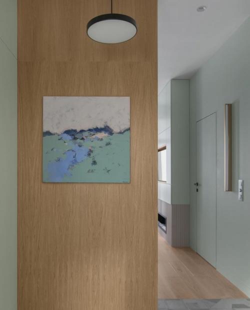 Заказчики проекта, молодая семейная пара, живут в частном доме, а в квартире останавливаются, когда приезжают в Москву по делам. 07