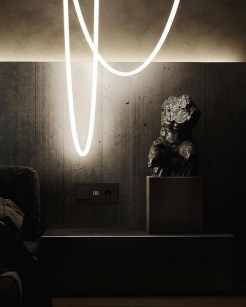 Интерьер спальни в загородном доме в тёмных тонах. 03