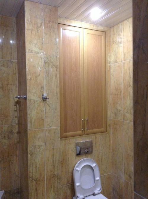Сантехнический шкаф в туалете. 01