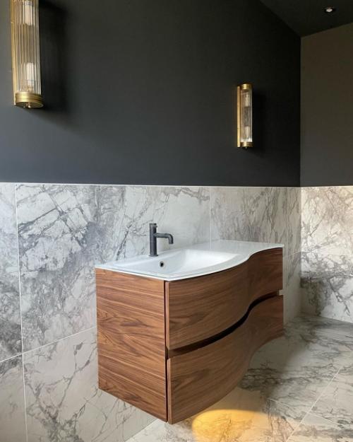 Ванная комната в загородном доме на мансардным этаже. 05