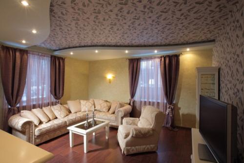 Потолок в гостиной: лучшие идеи и новинки. 05