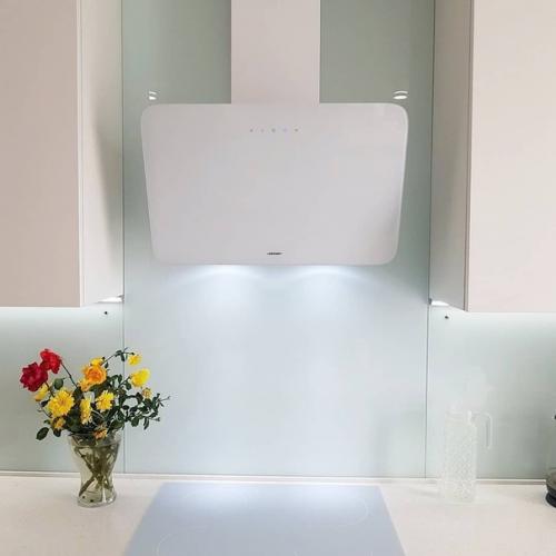 У меня просто белая кухня. 09