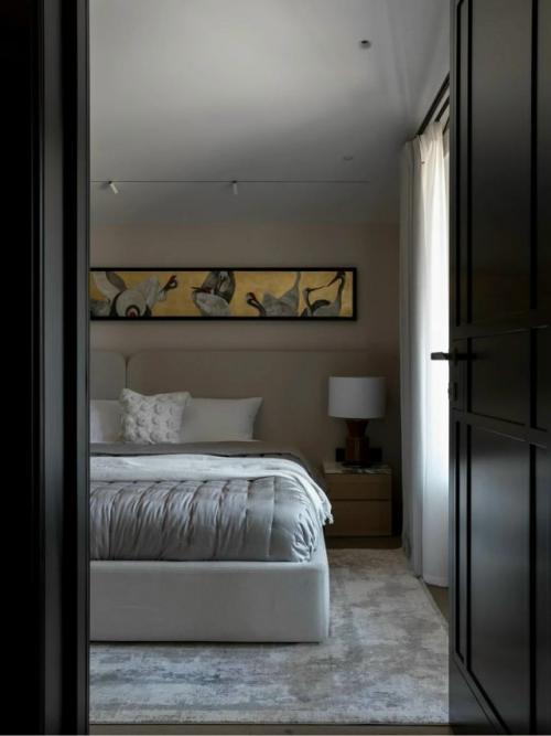 Этот дом сочетает в себе уют натуральных материалов и эстетику современного дизайна. 09