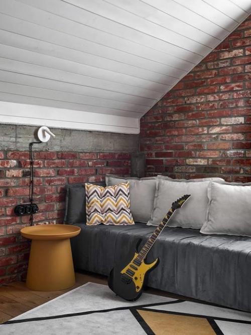 Загородный дом.  Интерьер, в котором бетон и кирпич без отделки соседствуют с минималистской мебелью и уютным текстилем. 05