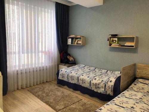 В прошлом году купили квартиру, 4 комнаты. 06