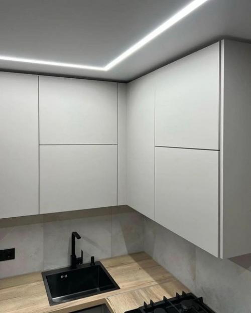 Кухня в современном стиле сразу после монтажа. 04