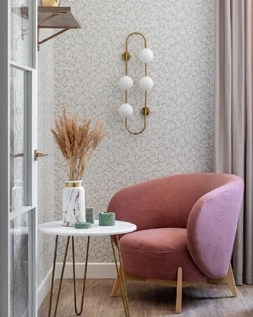 До перепланировки в квартире были небольшая вытянутая кухня и одна жилая комната, балкон, прихожая и санузел. 07