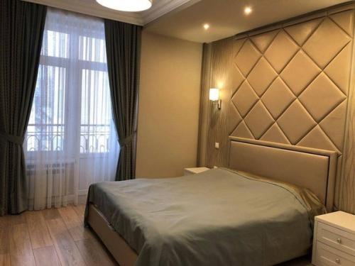 В прошлом году купили квартиру, 4 комнаты. 04