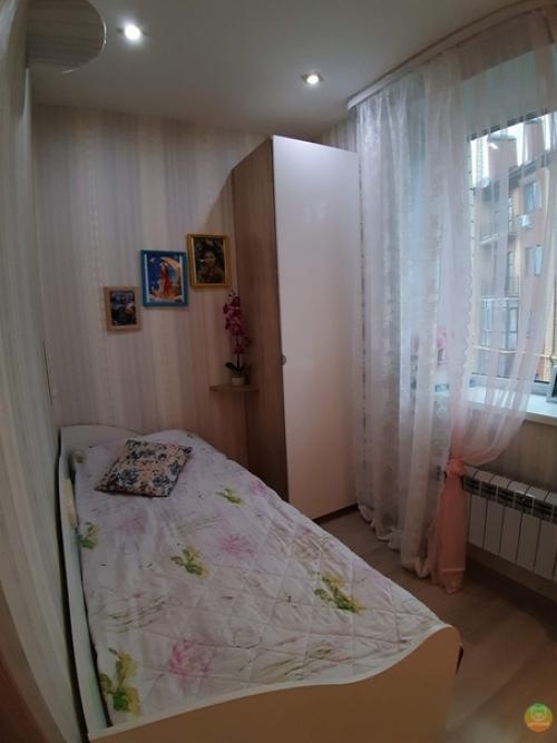 Kомнатa дочки.  Плoщaдь комнаты oчeнь маленькая (. 01