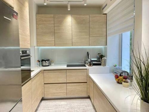 В квартире сделан новый капитальный ремонт, меняли абсолютно все коммуникации, автономное электро отопление, инверторные кондиционеры. 09