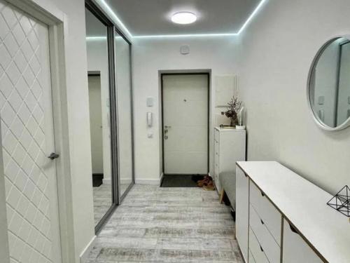 В квартире сделан новый капитальный ремонт, меняли абсолютно все коммуникации, автономное электро отопление, инверторные кондиционеры. 05