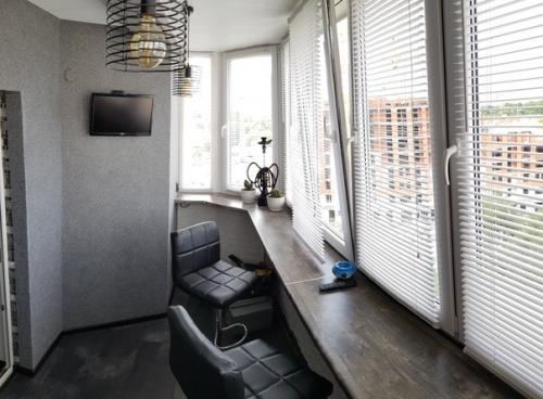 Решили с женой сделать зону отдыха на балконе. 01