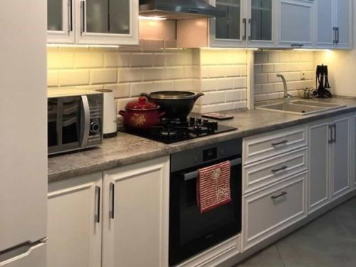 В прошлом году купили квартиру, 4 комнаты. 03