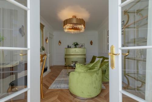 Преображение квартиры одной из самых красивых актрис советского кино Нелли пшенной. 03