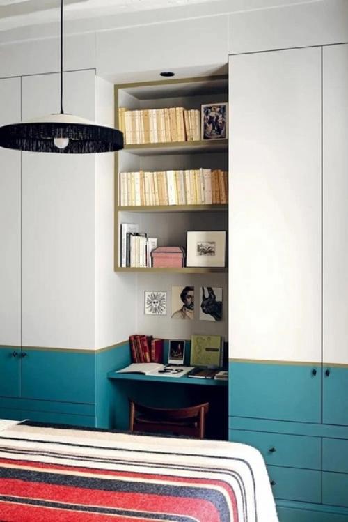 Наглядный пример, что крохотной квартире можно разместить все то же, что и в большой - кухню, гостиную, спальню, ванную комнату и гардеробную. 05