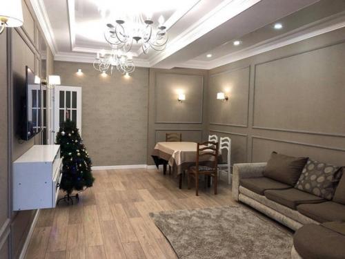 В прошлом году купили квартиру, 4 комнаты. 01