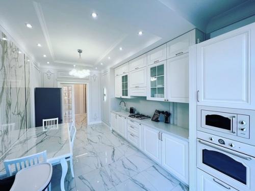 Мы продаем 3-х комнатную шикарную квартиру дизайнерским ремонтом. 05