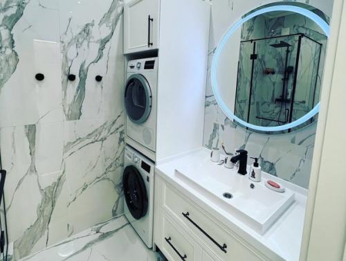 Мы продаем 3-х комнатную шикарную квартиру дизайнерским ремонтом. 06