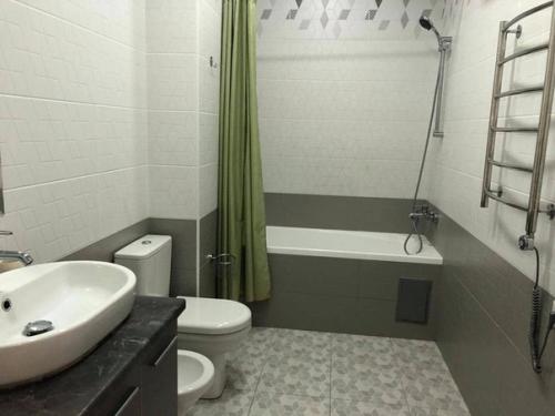 В прошлом году купили квартиру, 4 комнаты. 08