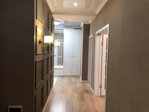 В прошлом году купили квартиру, 4 комнаты. 02