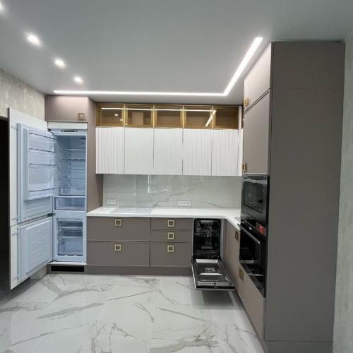 Кухня готова, только установили. 04