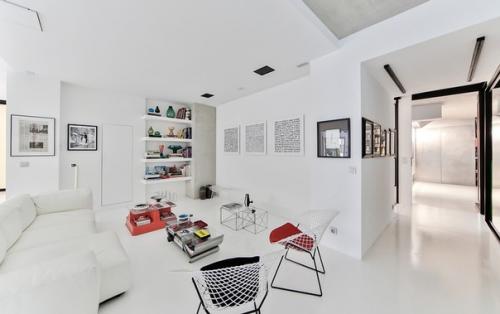 Многие уверены в непрактичности белого цвета, считая его марким. 04