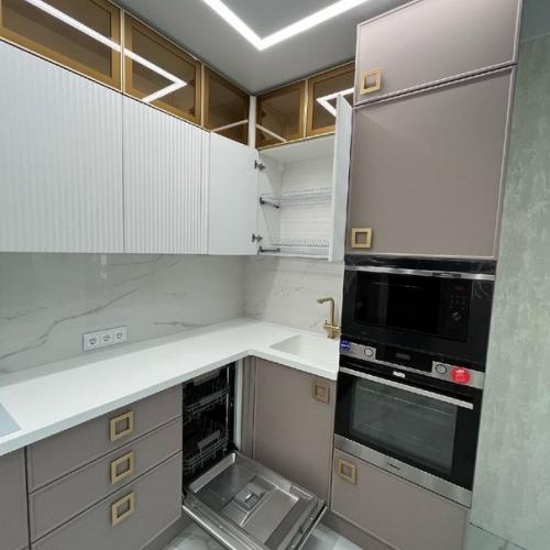 Кухня готова, только установили. 01