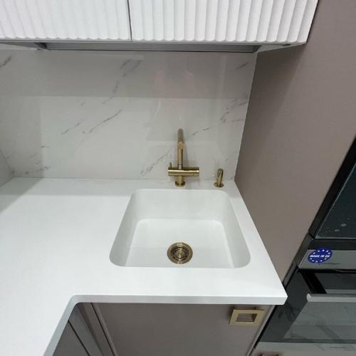 Кухня готова, только установили. 07