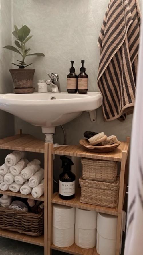 Как разместить все необходимое в маленькой ванной комнате, чтобы было стильно и уютно? 04