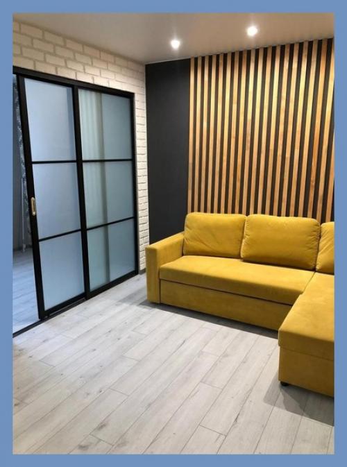 Пришлось поиграться с перепланировкой, но теперь у нас есть полноценных две комнаты. 01