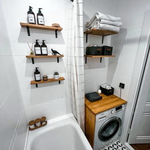 Как разместить все необходимое в маленькой ванной комнате, чтобы было стильно и уютно? 02