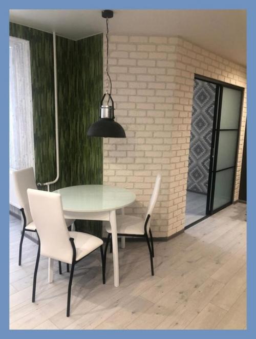 Пришлось поиграться с перепланировкой, но теперь у нас есть полноценных две комнаты. 05