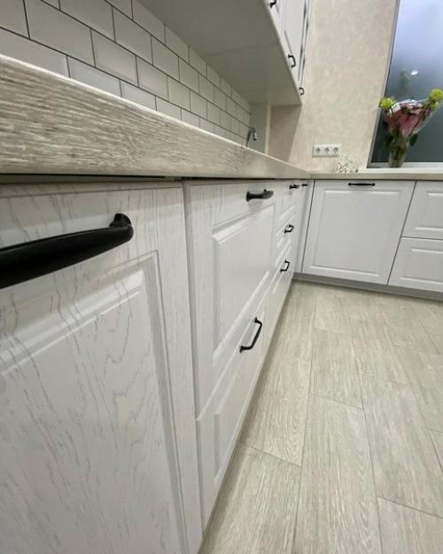 Светлая, просторная и функциональная кухня. 02