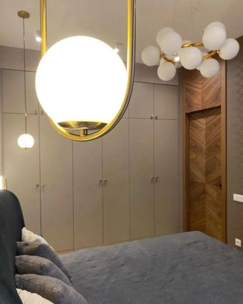 Насыщенный микс ярких цветов и эмоций в интерьере однокомнатной квартиры. 01