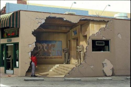 Оптическая иллюзия на стенах зданий или вот каким должен быть стрит - арт;. 05