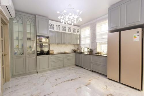 Новая квартира со свежим ремонтом и новой мебелью. 01