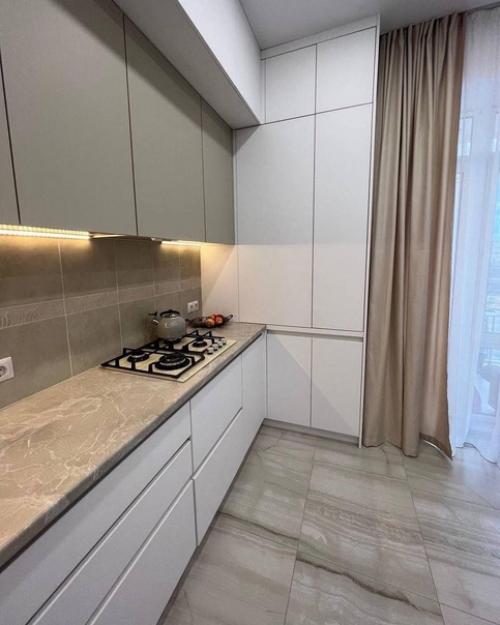 Кухня готова.  Кухню проектировала сама, потому что дизайнеры предлагали красивые стандартные варианты, но практичности в них не было. 04