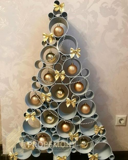 Ёлка из остатков трубы после ремонта. 03