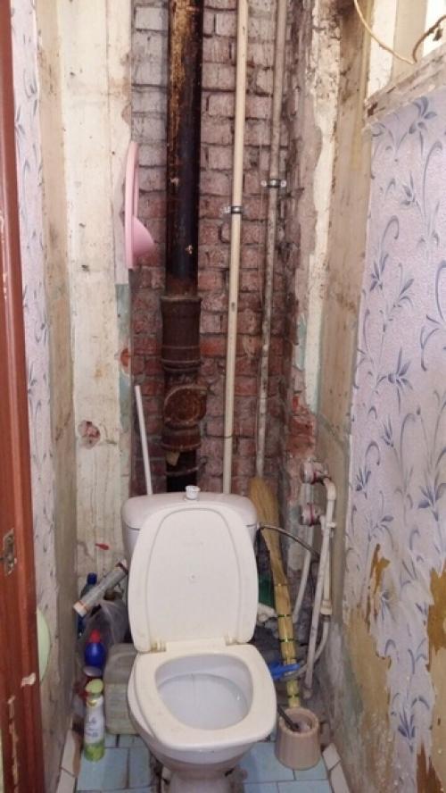Старая квартира с такими запущенными санузлом и ванной досталась. 01