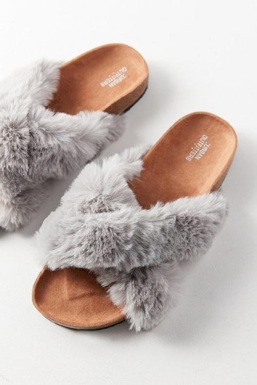 Тапочки - часть одновременно и вашего облика, и вашего дома. 01